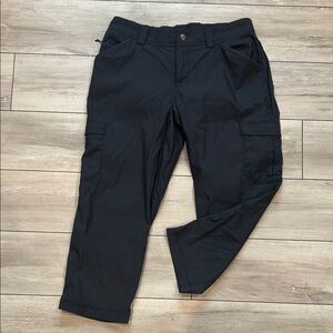 Duluth Trading Co Dry on the fly capri pants in ink gray color size 8